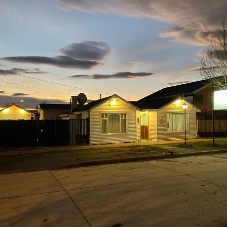 פורטו נטאלס Hostal Hellen מראה חיצוני תמונה