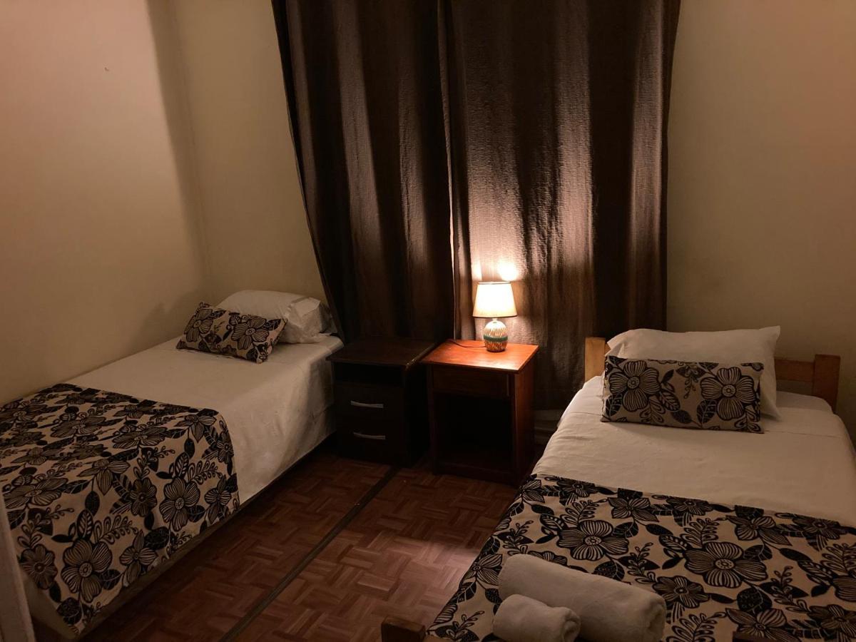 פורטו נטאלס Hostal Hellen מראה חיצוני תמונה
