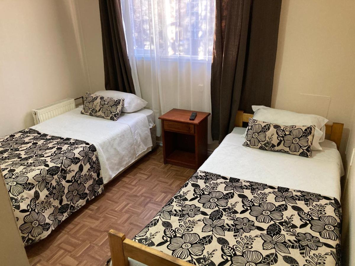 פורטו נטאלס Hostal Hellen מראה חיצוני תמונה
