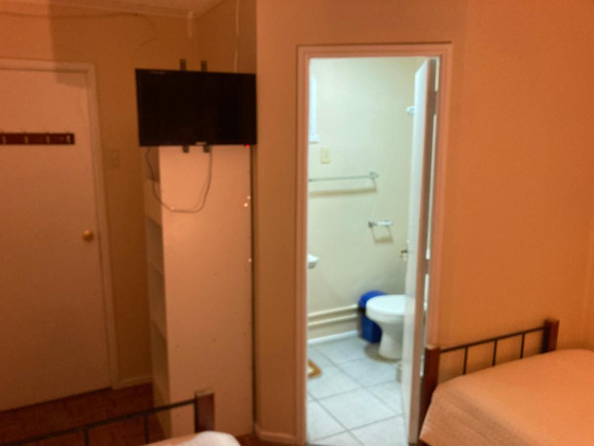 פורטו נטאלס Hostal Hellen מראה חיצוני תמונה