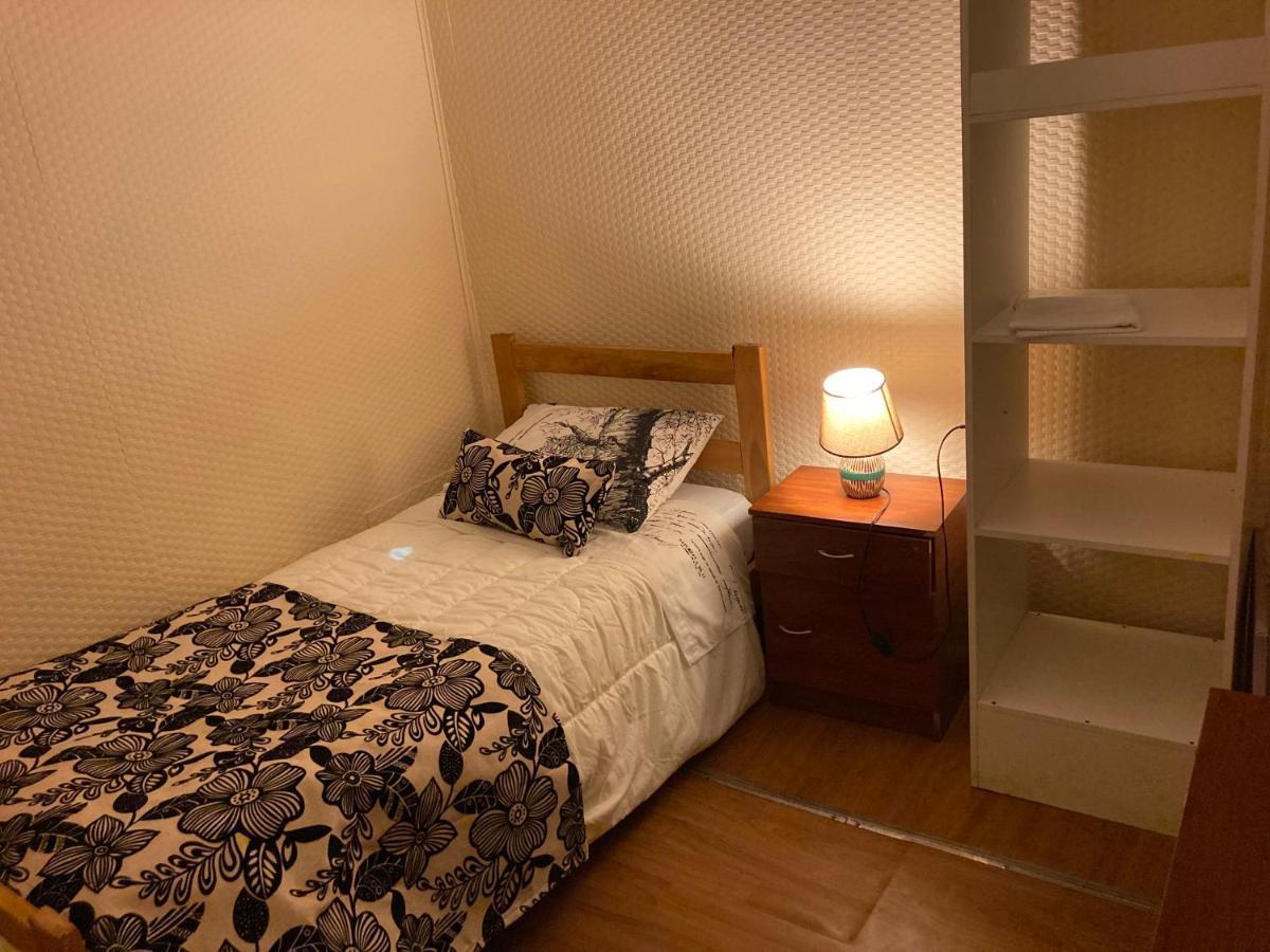פורטו נטאלס Hostal Hellen מראה חיצוני תמונה