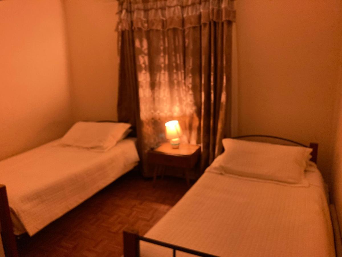 פורטו נטאלס Hostal Hellen מראה חיצוני תמונה