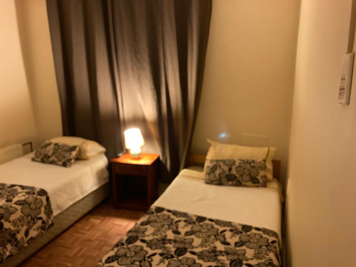 פורטו נטאלס Hostal Hellen מראה חיצוני תמונה