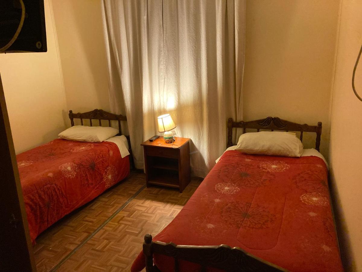 פורטו נטאלס Hostal Hellen מראה חיצוני תמונה